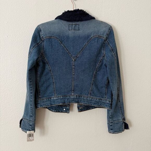 Brand New Levi's Women's Size Small Fauc Fur Collared Denim Trucker Jacket - Picture 4 of 11
